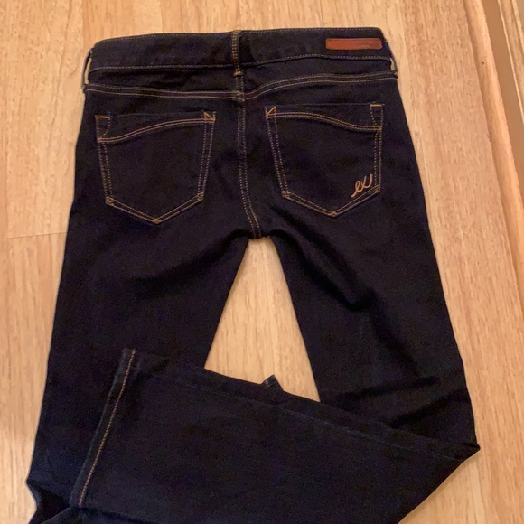 Express Jeans dark wash in excellent condition. Size 2 slim. - Picture 3 of 4